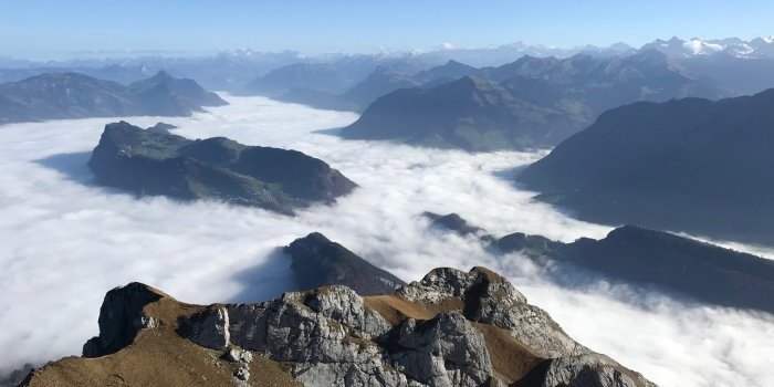 Randonnée au dessus de brouillard sur le Pilatus
