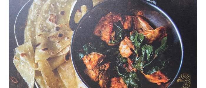 Ce soir on cuisine un poulet aux épinards aux saveurs indiennes et ses Rotis.
