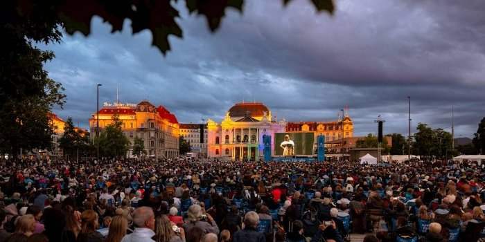 Oper für alle : retransmission sur la Sechseläutenplatz, gratuite et en direct, de l'opéra "Les contes d'Hoffmann" 